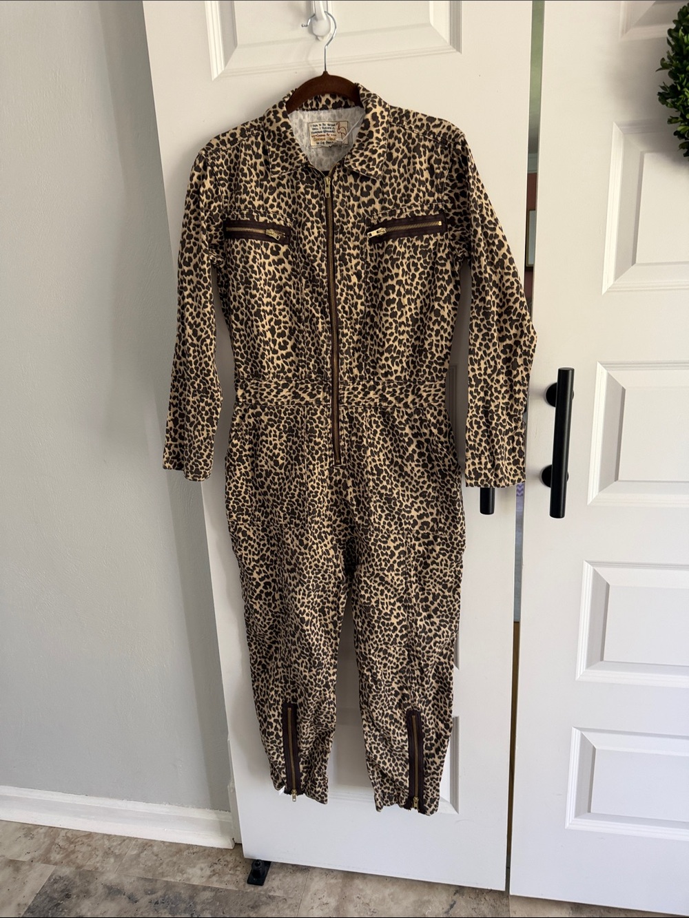 Leopard Print Zip-Front Jumpsuit‎ XS - Picture 2 of 10